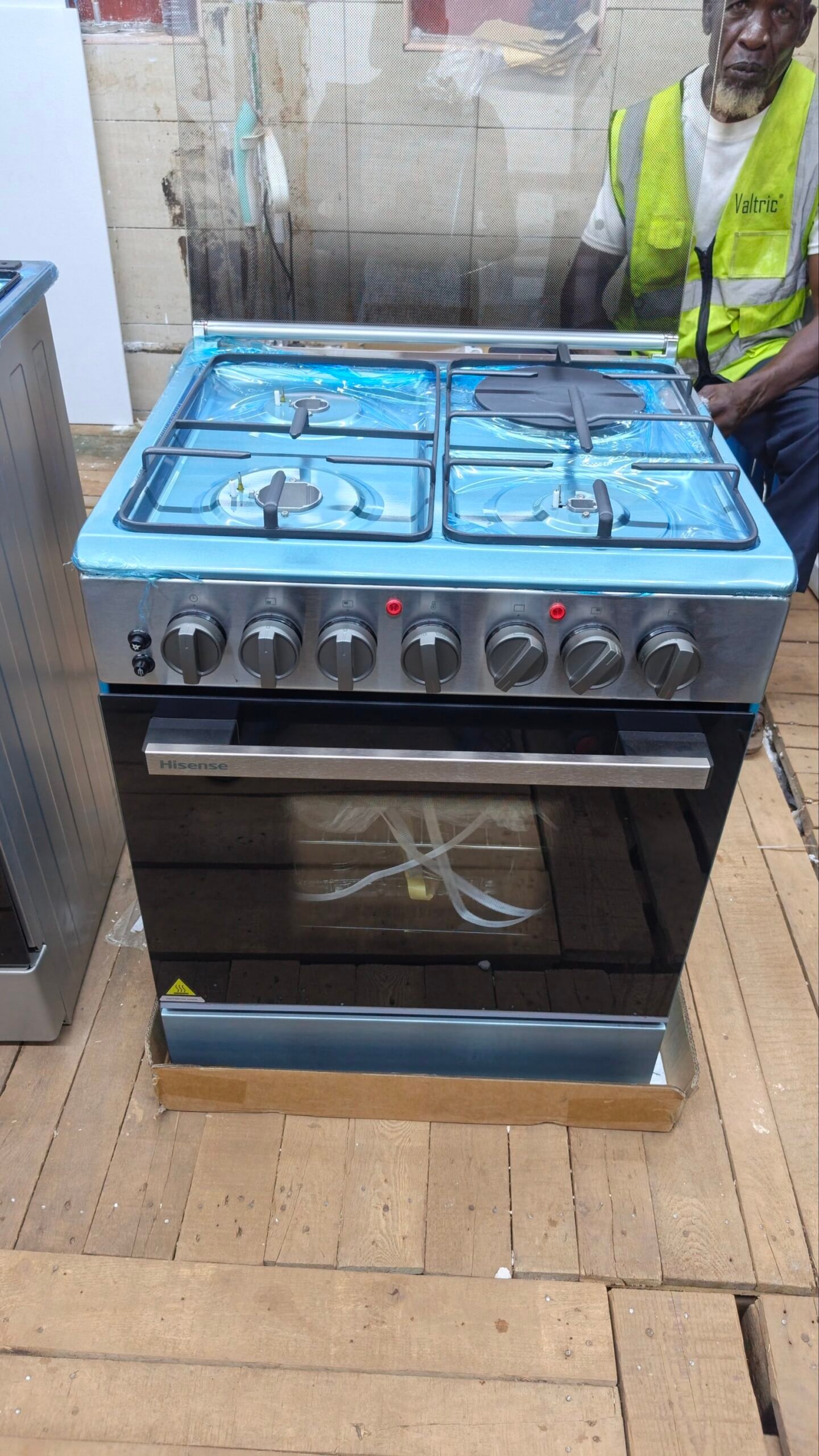 Hisense 60×60cm Cooker – 3 Gas Burners + 1 Electric Hotplate, Stainless Steel - Image 4